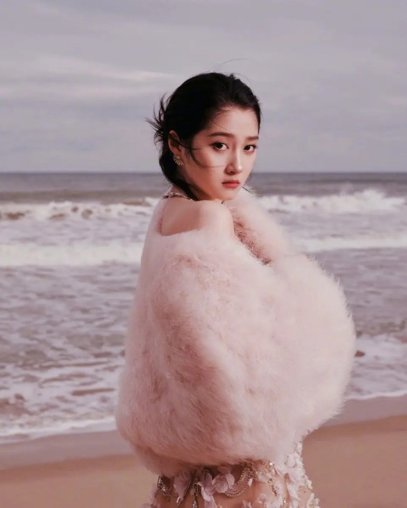 鲍威尔的豪赌：无视两大风险，美国经济站在十字路口