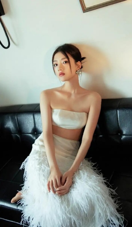 张一山万万没想到，曾被宋丹丹嫌弃的杨紫，已经走上了另一条人人羡慕的光明大道，她凭啥成央视收视女王？