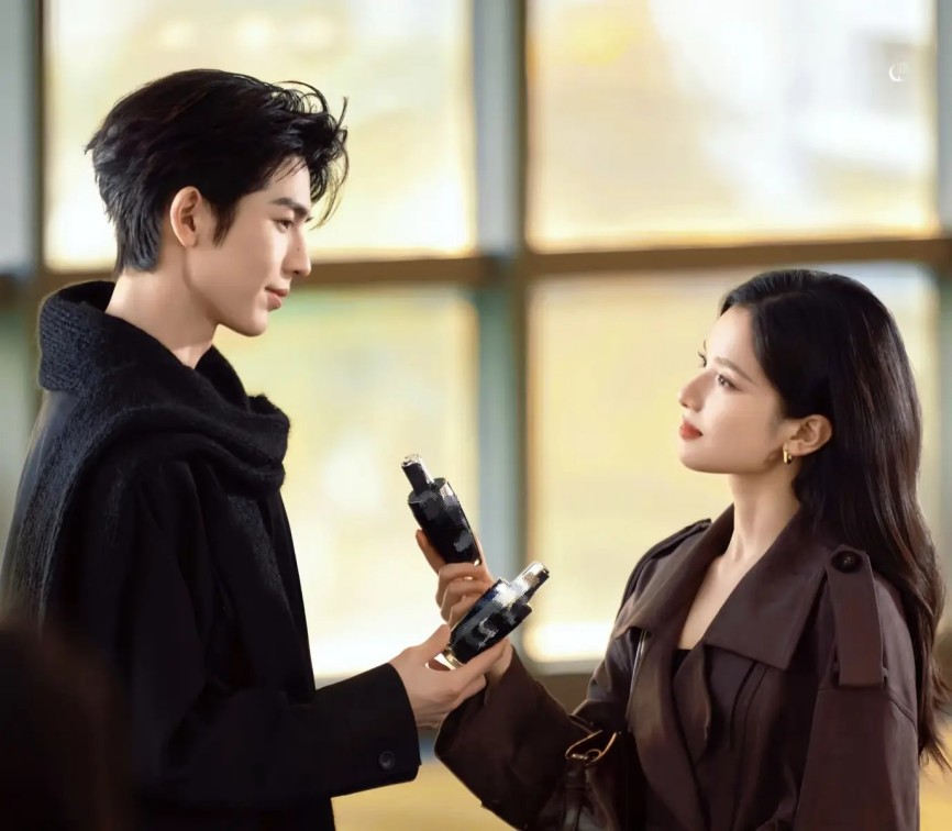 MiuMiu修罗场名场面：刘浩存赵今麦00后斗艳，内娱生存法则藏不住了