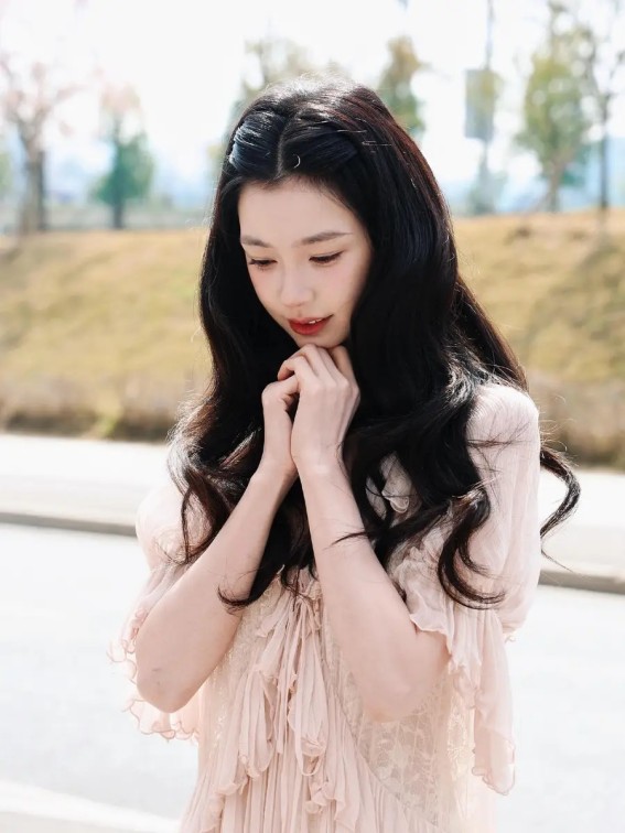 疑似怀孕？TVB男星日籍妻子大晒祈福照！刚失一哥地位就迎喜讯？