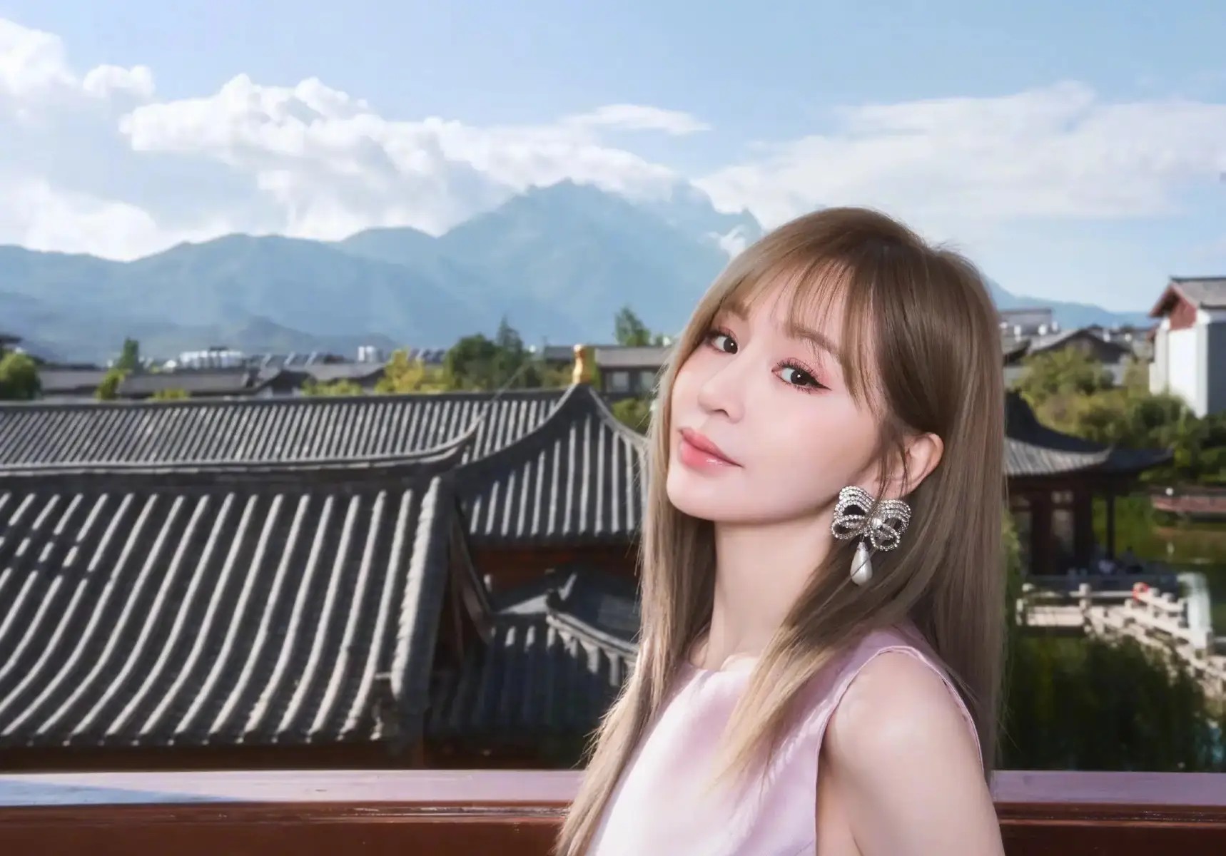 张伦硕送继女《民法典》当生日礼物，称“要懂得用法律武器保护自己”